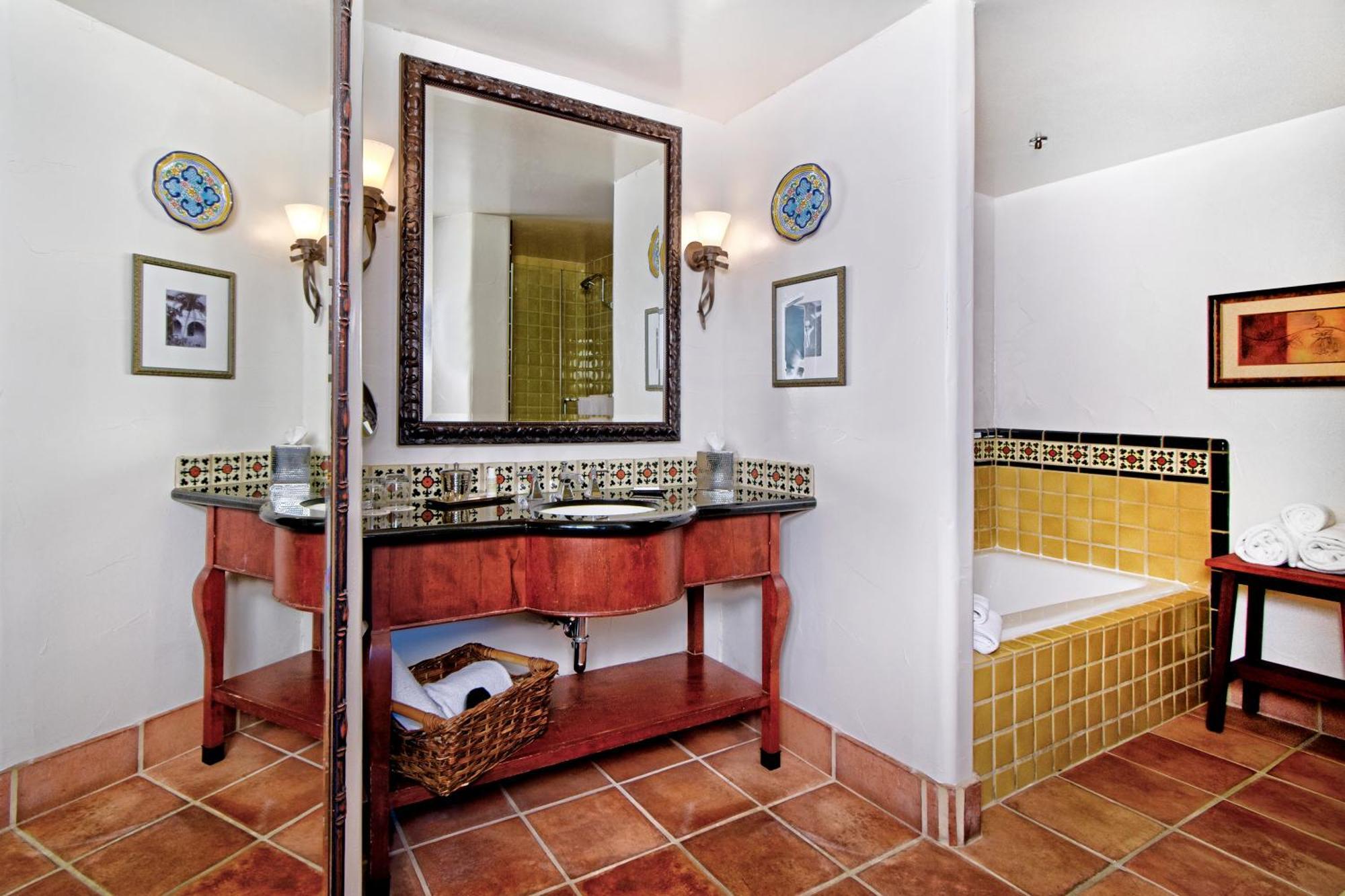 Hotel לוס גאטוס מראה חיצוני תמונה
